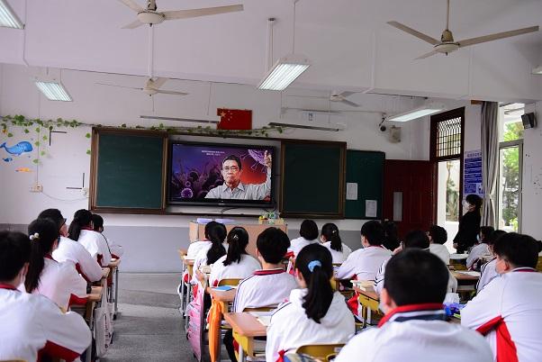 『高三学子』上海高三初三开学 来看看16区的现场图吧！