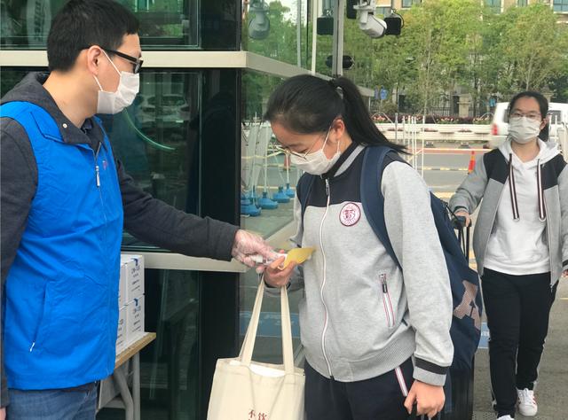 『高三学子』上海高三初三开学 来看看16区的现场图吧！