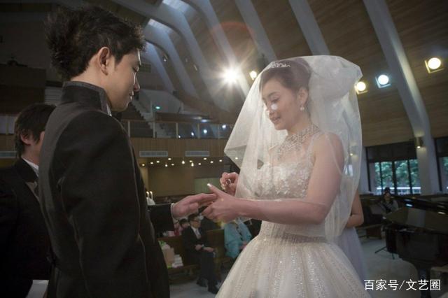「离婚」46岁陈德容离婚 8年豪门婚姻结束 网友:豪门不能没有继承人