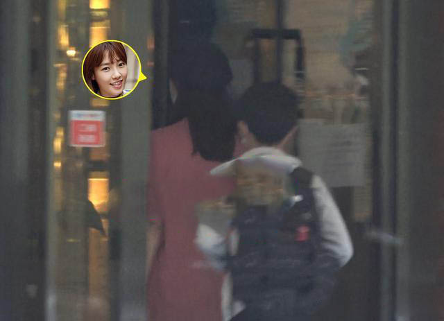 #恋情#白百何疑似新恋情 带儿子约会神秘男 三人互动画面温馨