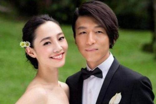 #恋情#白百何疑似新恋情 带儿子约会神秘男 三人互动画面温馨