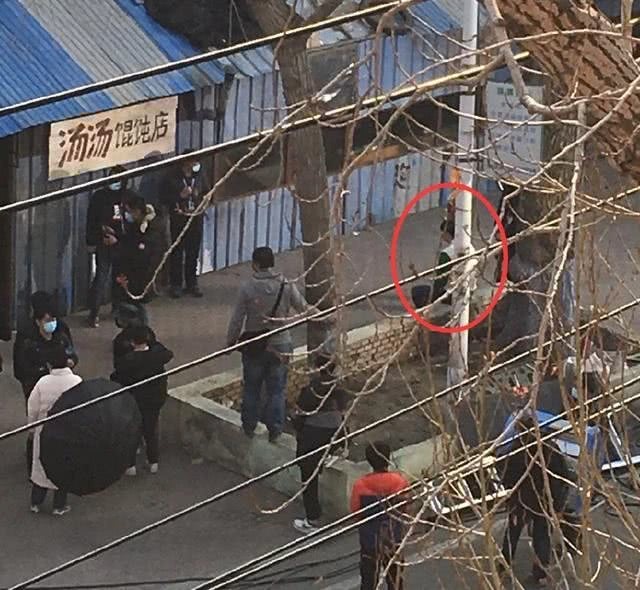 新电影@李荣浩受伤坐轮椅：幸亏北欧简约轮椅没扔 粉丝开启调侃模式