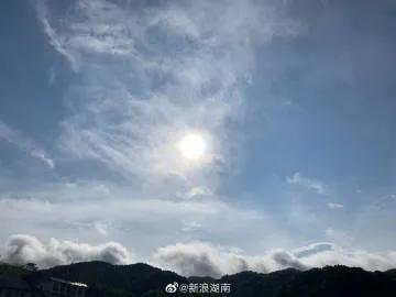 「冰雹」长沙暴雨上热搜 市民：我感觉这栋楼都要被刮走了！