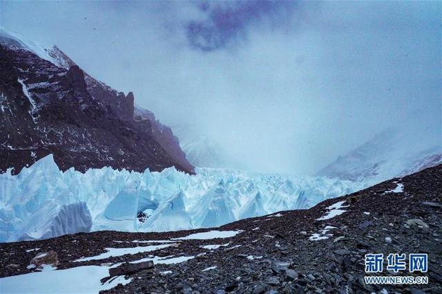 绒布冰川：壮观的珠峰冰川 网友：被大自然的鬼斧神工震撼