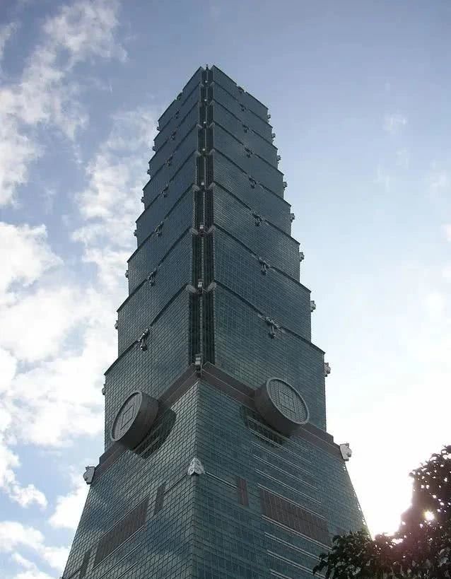 【超排】为加强城市与建筑风貌管理，住建部和国家发改委：各地一般不得新建500米以上建筑