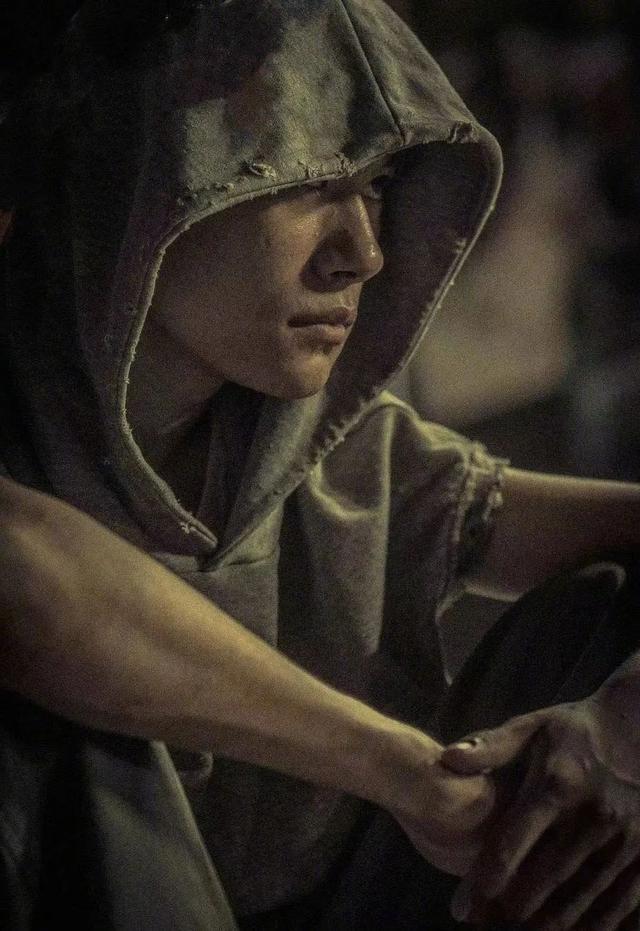 『区嘉雯』少年的你获最佳电影 横扫8大奖项 网友：实至名归！