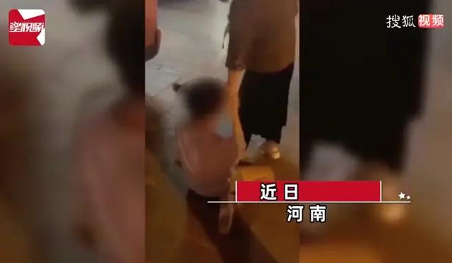 @女子跪地大哭求人还钱“我借你60万，你还我50万就行”