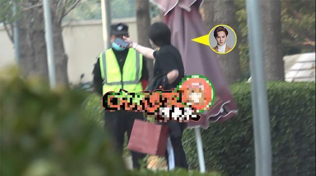[蒋梦婕]好事将近？尹正被拍到带礼品前往蒋梦婕家，离官宣不远了？