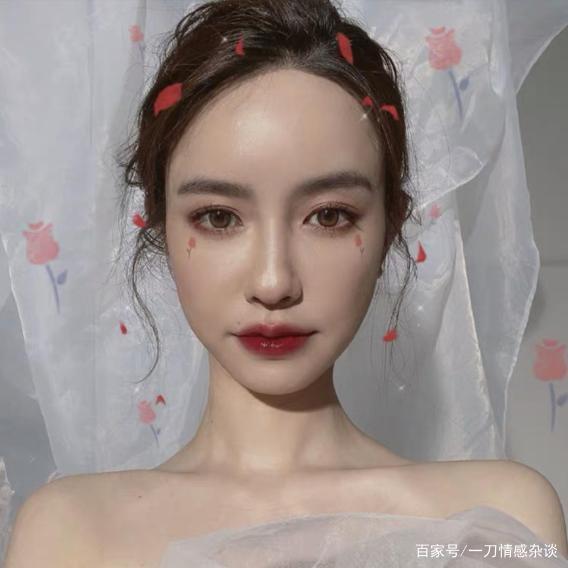 #婚纱照#张大奕晒婚纱照 网友不买账：觉得自己很美？还美颜暴击？？