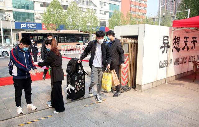 复课：31省明确返校时间 复课学生超过1亿 家长很发愁