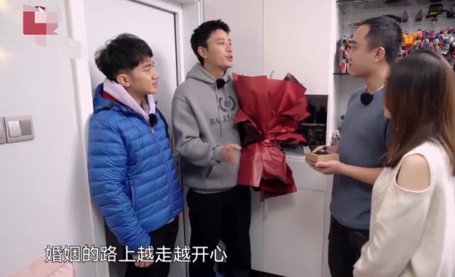 [鼻涕]心疼！贾乃亮目睹别人求婚掩面而泣，泪水鼻涕都流出来了