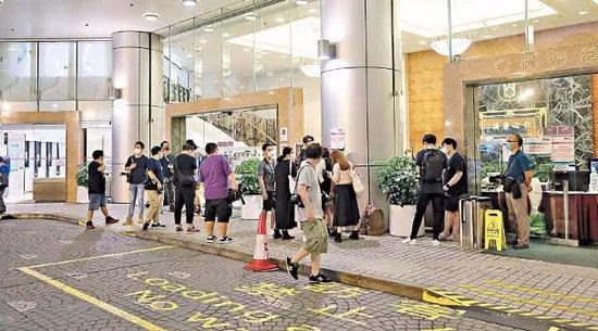 「何鸿燊」三房家人齐集守候！澳门赌王何鸿燊传病危，家产争夺战谁能笑到最后？