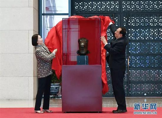 「何鸿燊」三房家人齐集守候！澳门赌王何鸿燊传病危，家产争夺战谁能笑到最后？