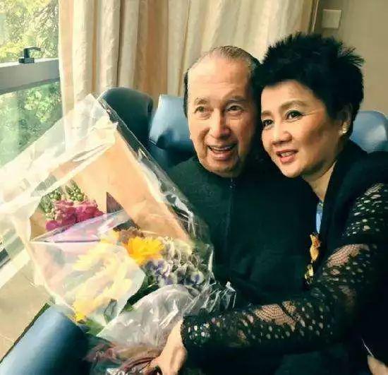 「何鸿燊」三房家人齐集守候！澳门赌王何鸿燊传病危，家产争夺战谁能笑到最后？