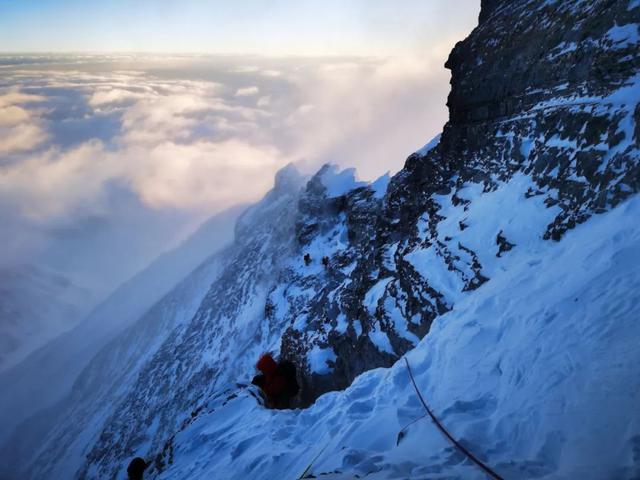 静态观测@巅峰时刻!中国珠峰高程测量登山队今登顶成功