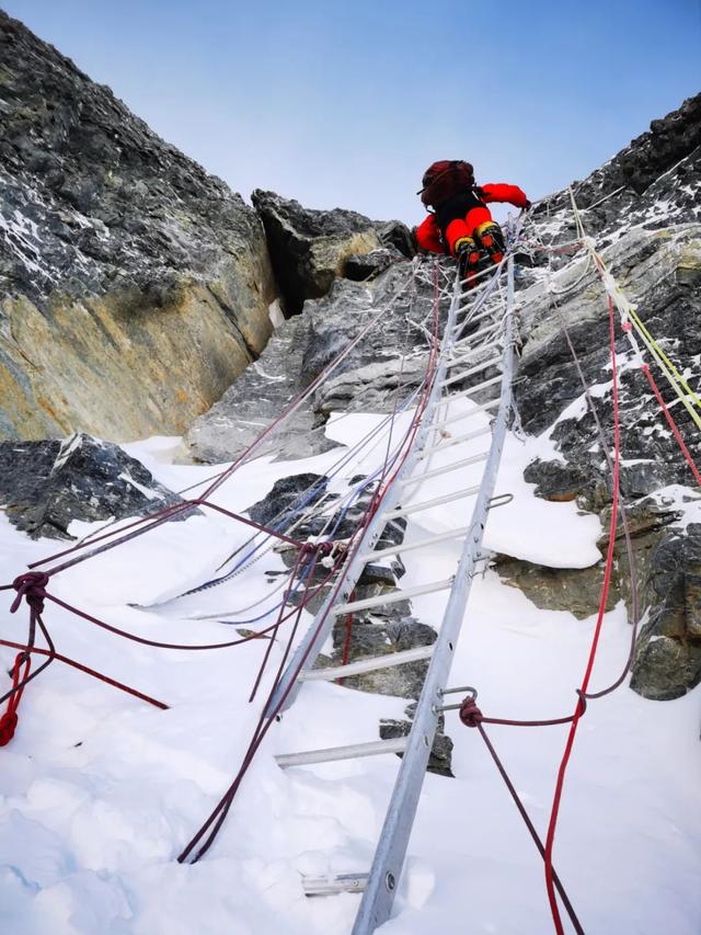 静态观测@巅峰时刻！中国珠峰高程测量登山队今登顶成功