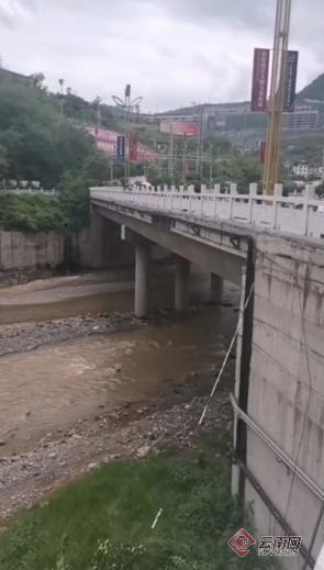 抱起|