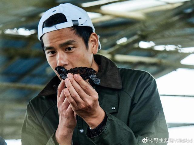 余文乐|爆笑！余文乐祝彭于晏早日脱单，网友：我可以帮忙