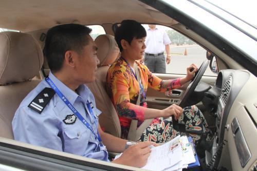 男子|成了名人！波兰一男子驾考192次未通过，从33岁一直考到了55岁