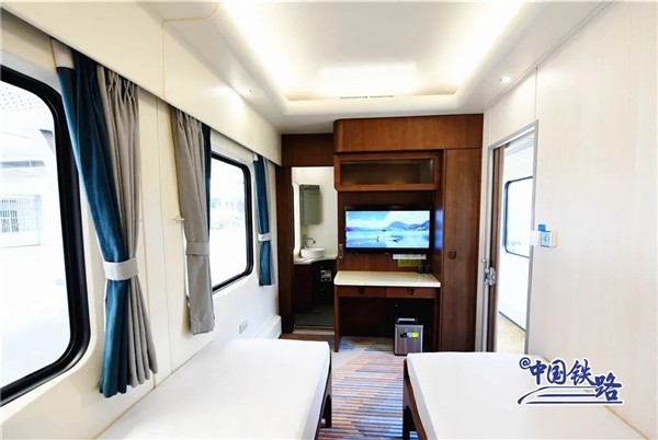 智能服务系统|从成都出发的“熊猫专列”竟然还自带麻将机