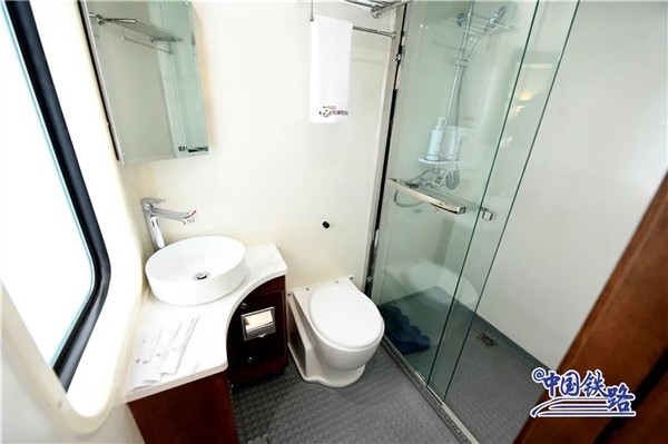 智能服务系统|从成都出发的“熊猫专列”竟然还自带麻将机