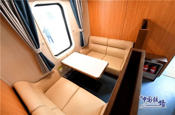 智能服务系统|从成都出发的“熊猫专列”竟然还自带麻将机
