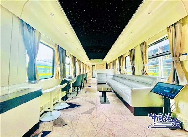 智能服务系统|从成都出发的“熊猫专列”竟然还自带麻将机