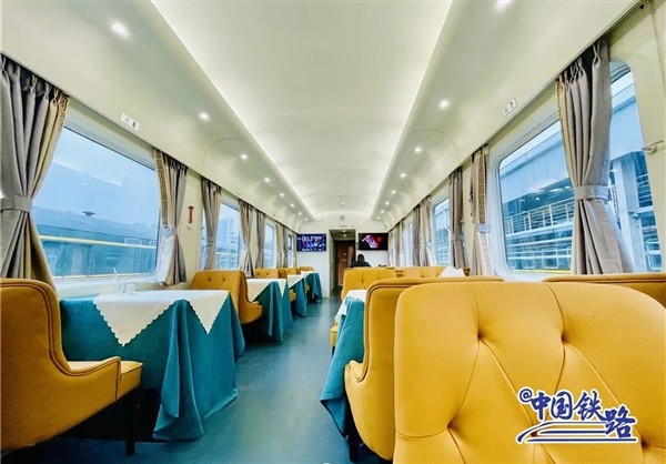 智能服务系统|从成都出发的“熊猫专列”竟然还自带麻将机