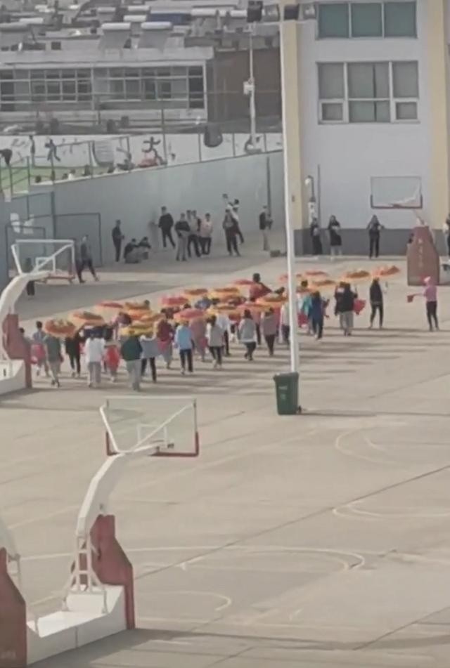 榆林|别人家的学校！陕西一高校把扭秧歌纳入体育课，还能修学分