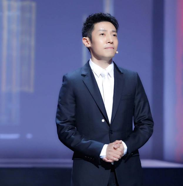 母亲|母亲是他心中最柔软的地方！撒贝宁曾忘记和母亲的约定愧疚大哭