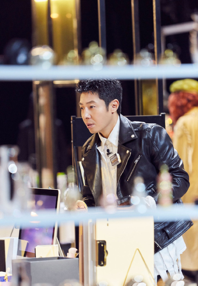 母亲|母亲是他心中最柔软的地方！撒贝宁曾忘记和母亲的约定愧疚大哭