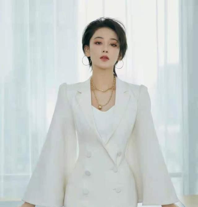 乱摸|怀孕了？张馨予：这几天馒头主食吃太多了