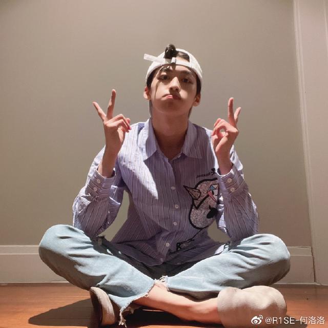 交通法规|开车玩手机还插队进入主车流，何洛洛为违反交通法规道歉