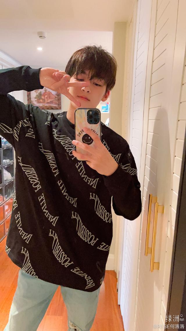 交通法规|开车玩手机还插队进入主车流，何洛洛为违反交通法规道歉