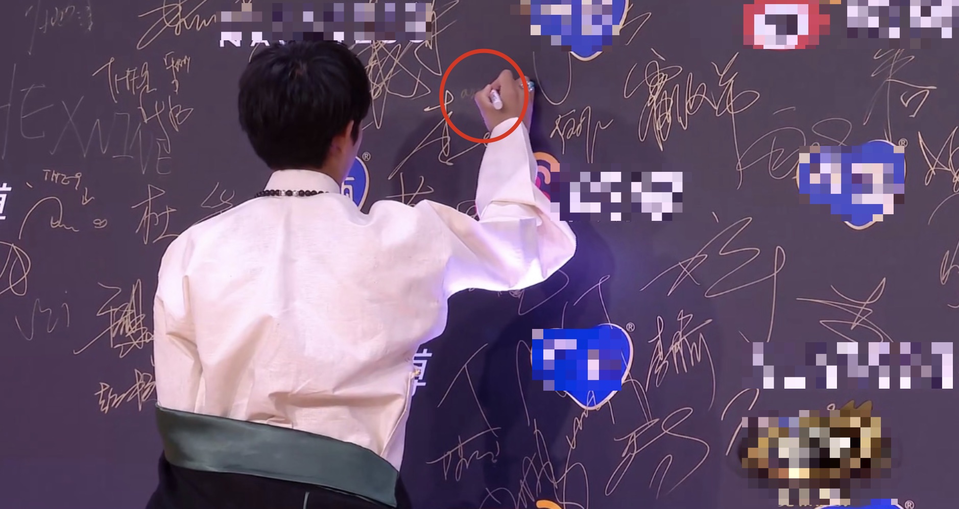 主演|踏入影视圈?丁真被曝客串喜剧电影,主演之一为杨超越