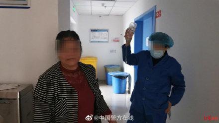 颅骨|颅骨受伤！绵阳一男子三次抱摔3岁女童，被刑拘