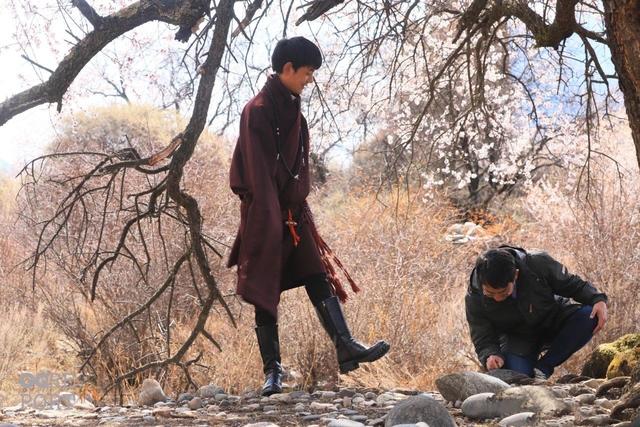 老板|丁真和老板的合照有故事感 谁不想要这样的好老板呢?