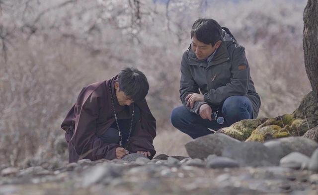 老板|丁真和老板的合照有故事感 谁不想要这样的好老板呢?