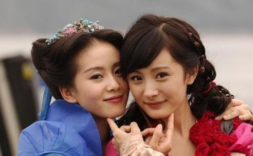 刘诗诗|刘诗诗罕见探班杨幂 像小女生一样超级有爱