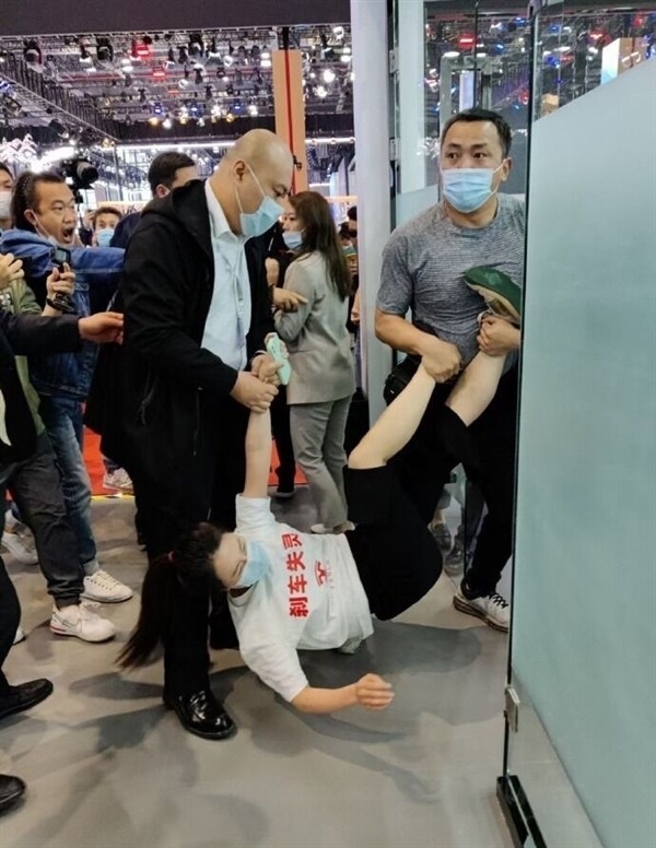 大招|特斯拉维权女车主获释后首发声：特斯拉公开数据有“大Bug”