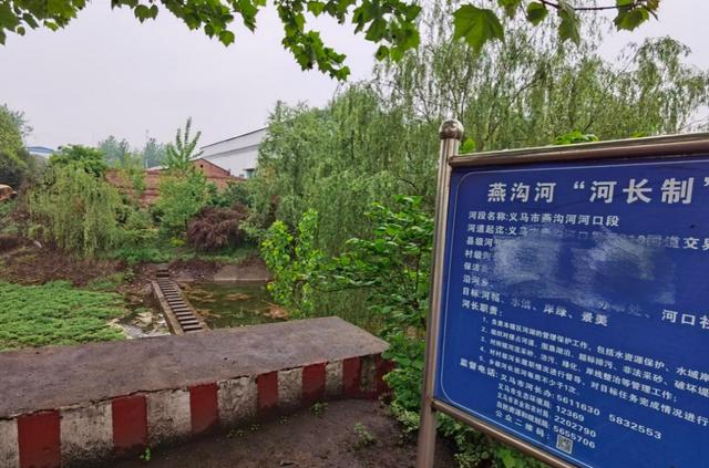 农村生活污水|优秀示范村农民自建厕所不敢用 河里大量污水积存