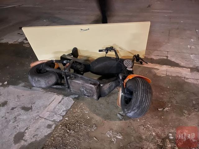 婴儿|可怕！电动车进电梯瞬间爆燃，一名5个月大婴儿未脱离危险