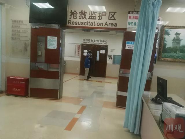 婴儿|可怕！电动车进电梯瞬间爆燃，一名5个月大婴儿未脱离危险