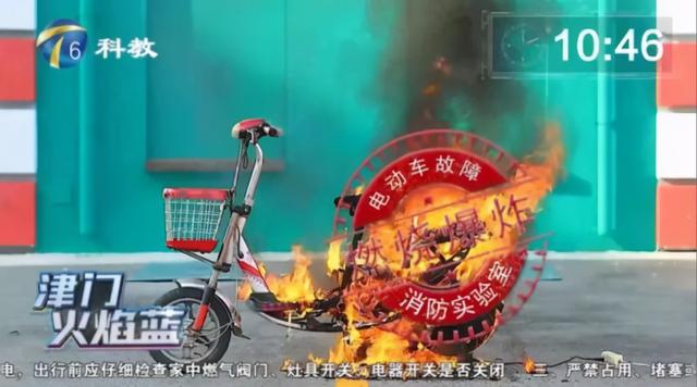 婴儿|可怕！电动车进电梯瞬间爆燃，一名5个月大婴儿未脱离危险