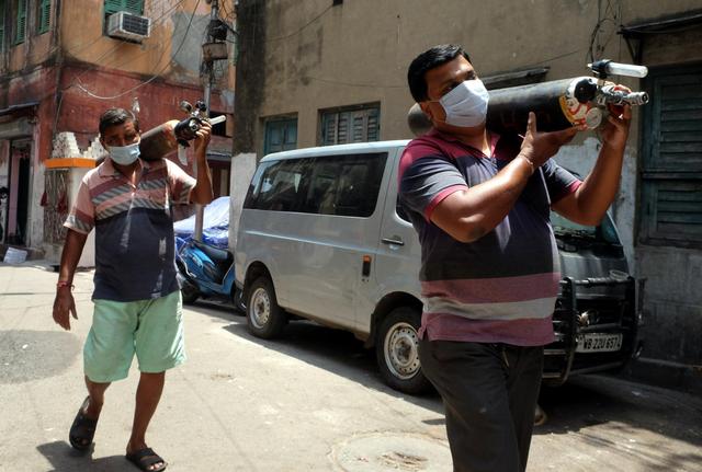 新冠|医疗资源严重不足，印度黑市一个50升氧气瓶卖8500元