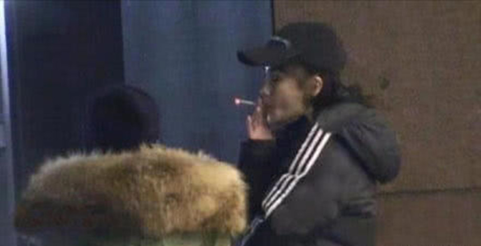 三亚度假|angelababy三亚度假时抽烟 黄晓明是控烟形象大使