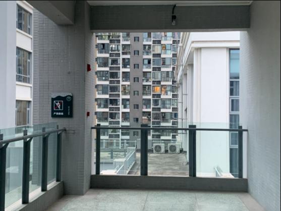 中学生|成都中学生坠亡，跳楼前疑数次割腕，QQ聊天曾提到＂一跃解千愁＂