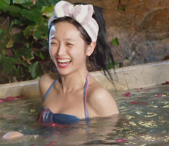 吴宣仪|高情商！吴宣仪回应素颜被吐槽：以后很忙也会先打粉底，毕竟发稿赚钱不容易