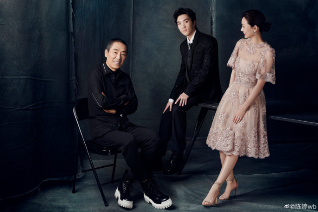 张艺谋和|一家三口温馨同框！张艺谋妻子晒合照为大儿子庆生，20岁张壹男变帅啦