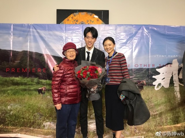 张艺谋和|一家三口温馨同框！张艺谋妻子晒合照为大儿子庆生，20岁张壹男变帅啦